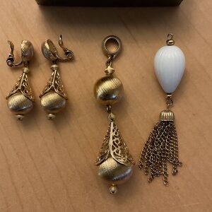 Sarah Coventry  Earrings & Pendants Set